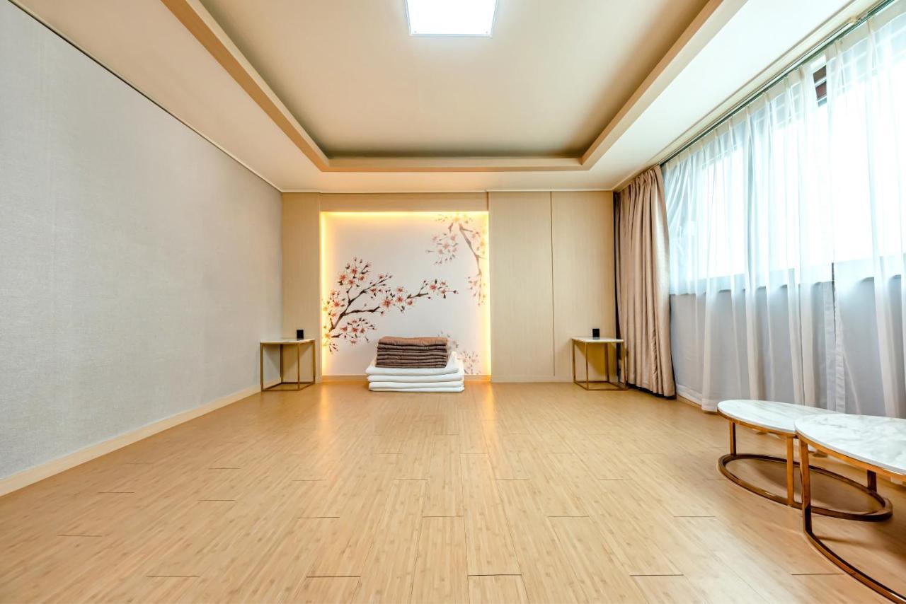 Hs Tourist Hotel Yeosu Buitenkant foto