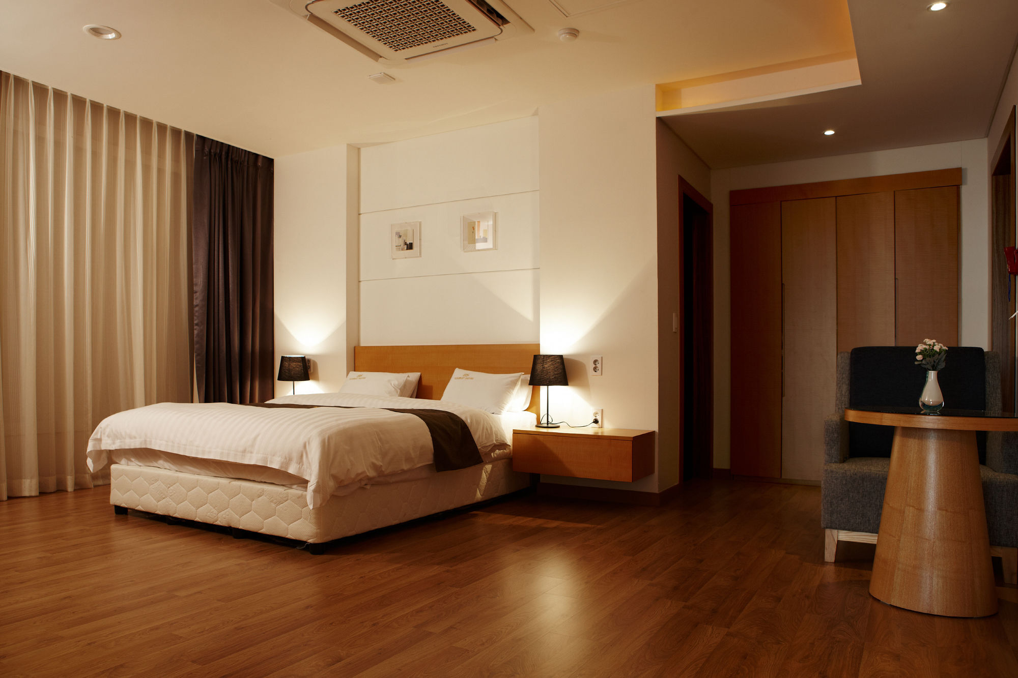 Hs Tourist Hotel Yeosu Buitenkant foto